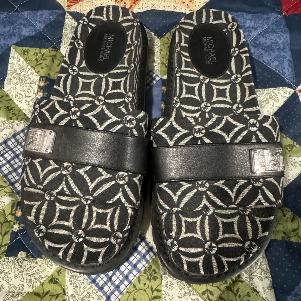 Michael Kors woman’s sandals 5.5